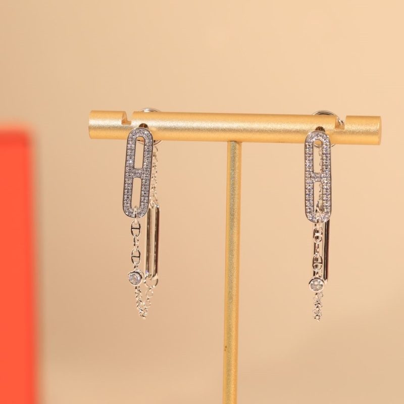 H**me5 earrings